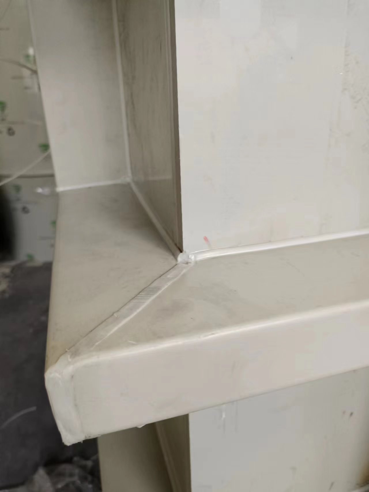 pp槽，可移動，可承受1噸重量，周圍方鋼加強，配把手