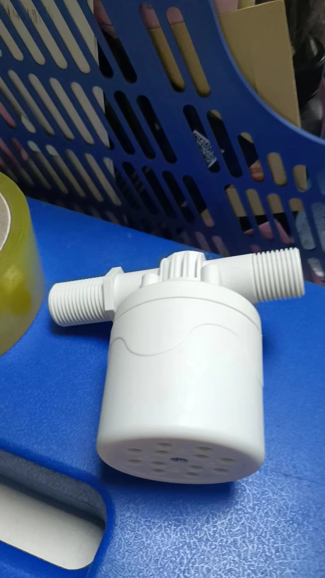 噴淋塔水箱內(nèi)閥門，控制進(jìn)水